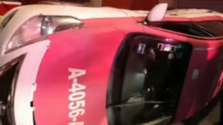 Taxi vuelca y atropella a ciclista en calle República de Venezuela