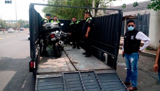 Retiran autos estacionados en lugares prohibidos de Venustiano Carranza y Cuajimalpa