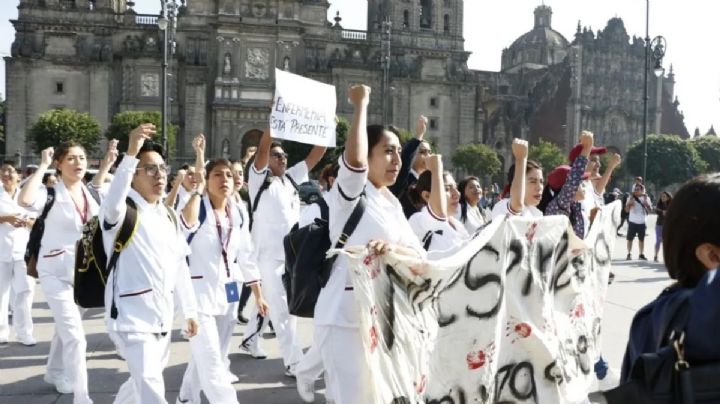 Médicos mexicanos rechazan contratación de 500 médicos cubanos por orden de AMLO