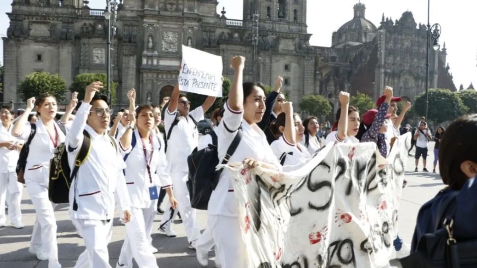 Médicos manifestándose en la CDMX. Foto: Especial