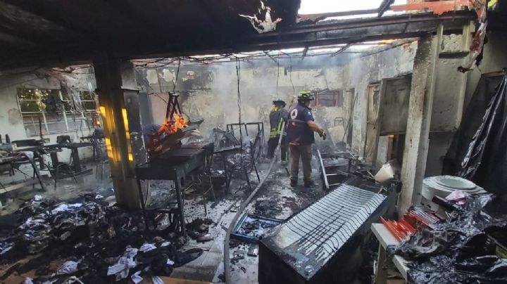 [FOTOS] Así quedó taller de costura tras incendio en Circuito Interior