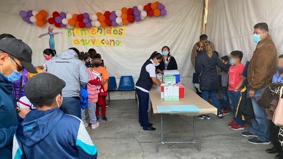 La aplicación de la segunda dosis para niños de 12 a 14 años se hará conforme al calendario. FOTO: Gobierno CDMX