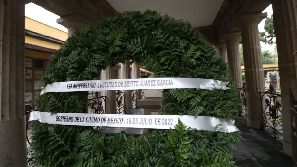 Este 18 de julio celebraron en su tumba los 150 años de la muerte de Benito Juárez. FOTO: Panteón San Fernando