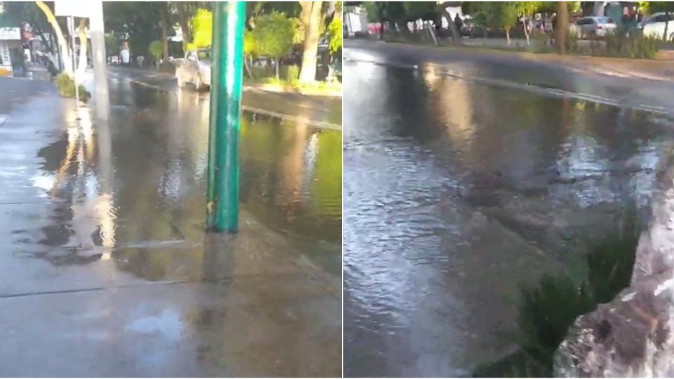 Tanto vecinos como automovilistas reportaron el derrame de agua sobre la Calzada de Tlalpan. (Fuente: SACMEX)