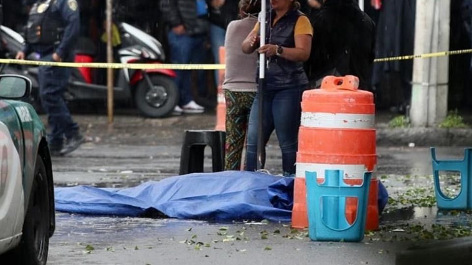 El probable asaltante quedó muerto entre Ixnahualtongo y Cuitláhuac, en inmediaciones del Mercado Sonora. (Fuente: Twitter/@tavojeda5)