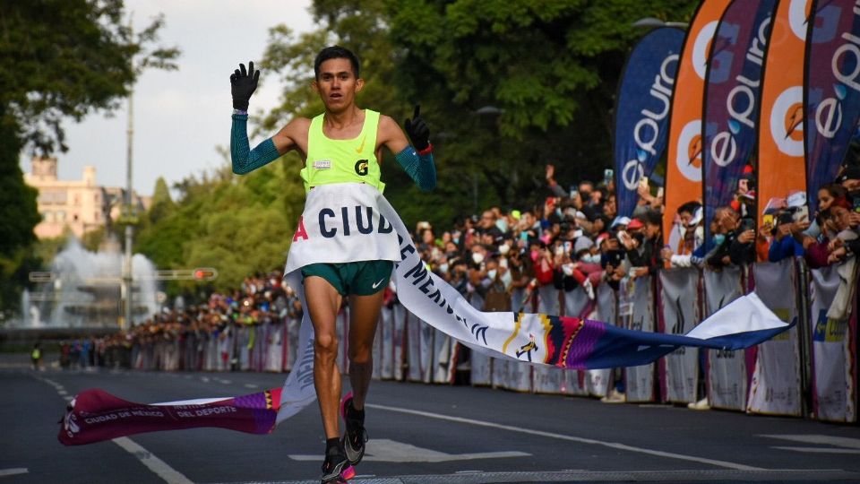 Ganador del Medio Maratón de la CDMX 2022. FOTO: Indeporte