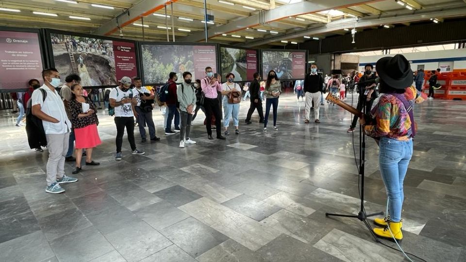 Actualmente hay cuatro exposiciones en el Metro. FOTO: Metro