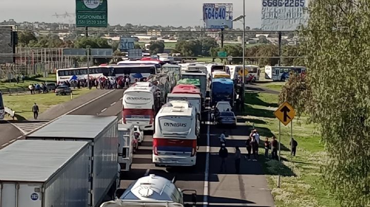 [FOTOS] Transportistas bloquean la México-Pachuca ante violencia