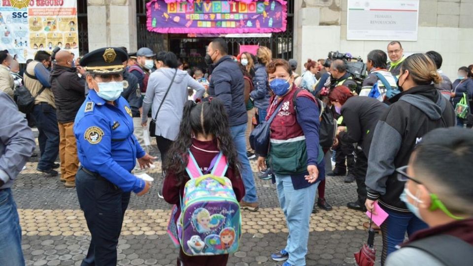 Consejos de la policía por si caminas a la escuela. FOTO: SSC