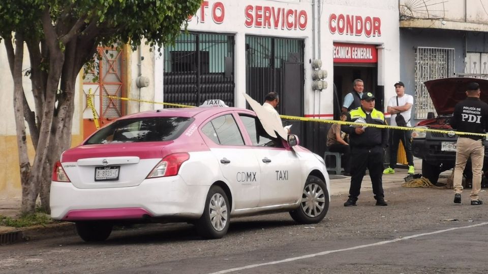 Se refiere que el taxista que fue asesinado en la colonia Nueva Tenochtitlan conducía un vehículo con placas A-8935-C. (Fuente: Twitter/@grawperez)
