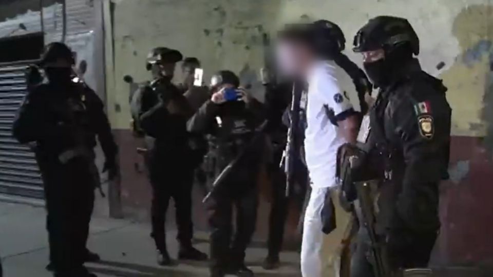 Un hombre de 37 años fue detenido durante un operativo en la colonia Morelos. (Fuente: Twitter/@AztecaNoticias)