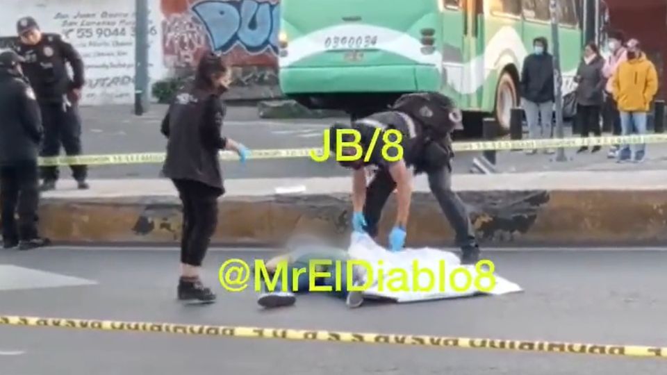 Motociclista fue reportado grave y su acompañante mujer murió en accidente de la colonia Héroes de Padierna. (Fuente: Twitter/@MrElDiablo8)