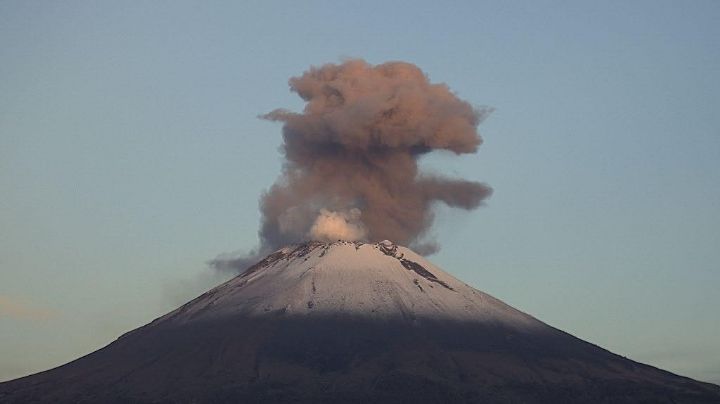 Alertan por caída de ceniza del Popocatépetl en tres alcaldías de CDMX