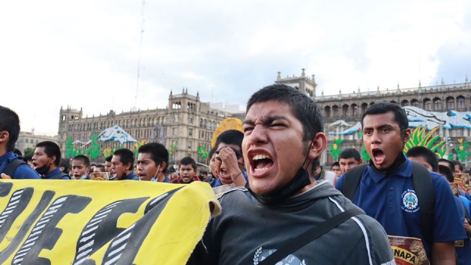 Marcha por los 8 años del caso Ayotzinapa. FOTO: Neftalí Sosa @cneftalí.s