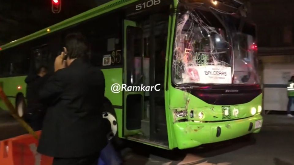 El saldo del choque entre las dos unidades de transporte público en Río de la Loza fue de dos lesionados. (Fuente: Twitter:RamkarC)