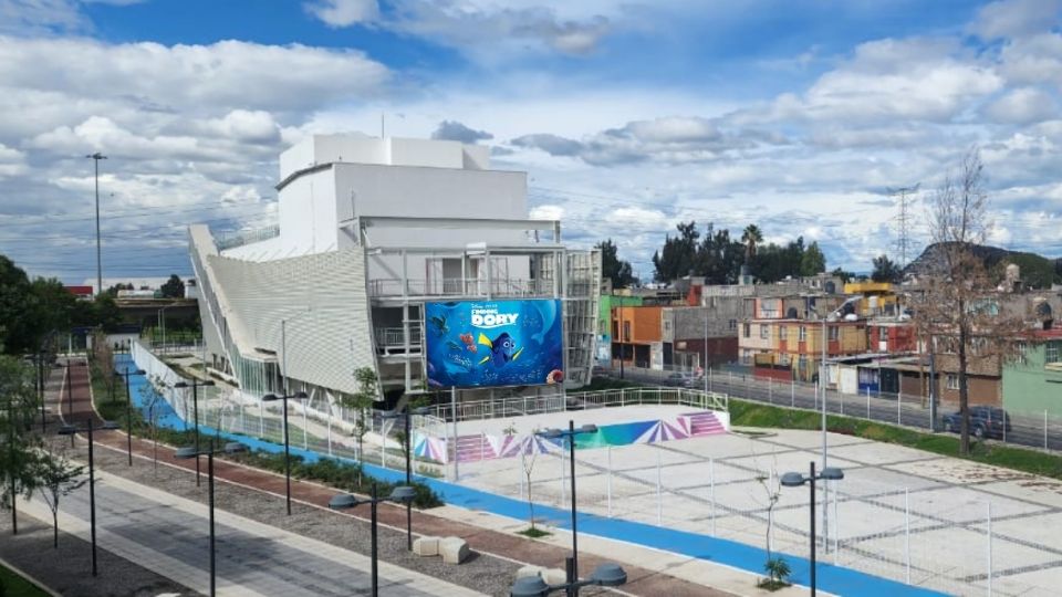 La megapantalla del Barco Utopía inaugurará las funciones de cine comunitario con la película 'Buscando a Dory'. (Fuente: alcaldía Iztapalapa)