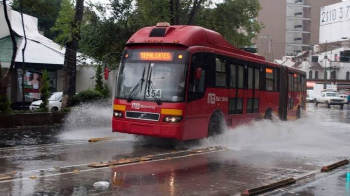 Cierran estaciones de la Línea 6 y 7 del Metrobús por inundación