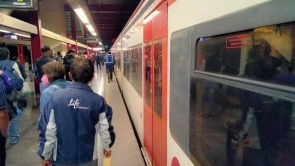 Testigos narran que después del aparente suicidio en el Tren Suburbano, el conductor se encontraba nervioso. (Fuente: Twitter/@Gposiadeoficial)