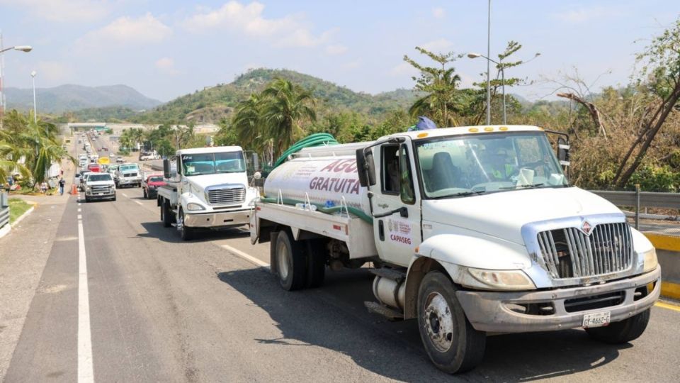 Apoyo del gobierno de CDMX a Acapulco: envío de pipas, despensas y módulos de comunicación.