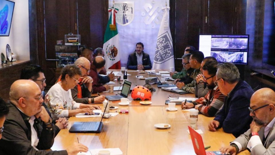 Martí Batres destaca labor de FGJ CDMX para ayudar a damnificados por Otis en Acapulco.