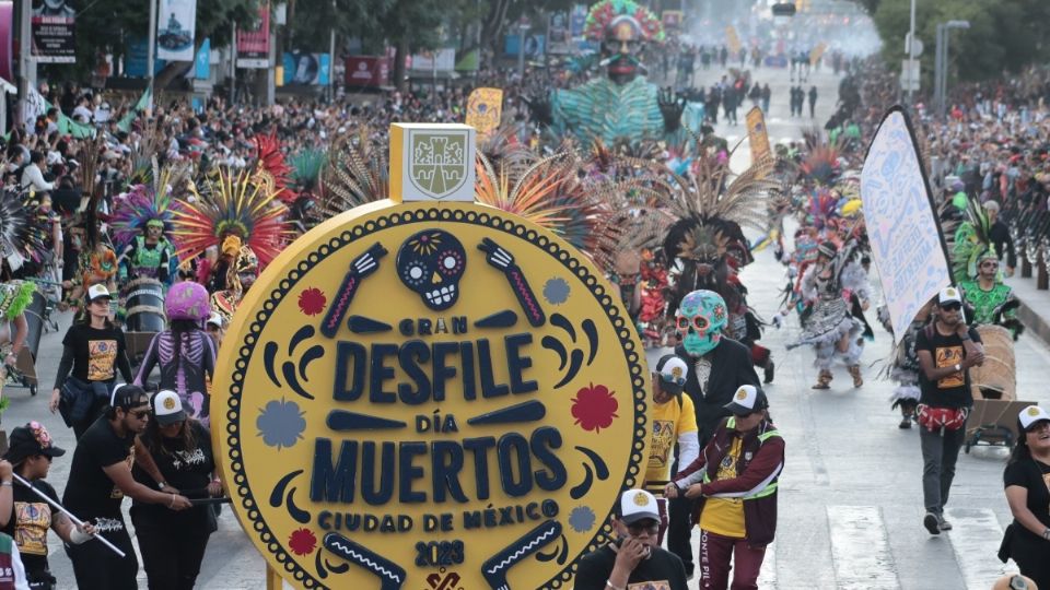 Gran Desfile de Día de Muertos CDMX 2023 rompe récord: asisten 1 millón 250 mil personas.