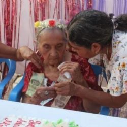 Mujer en Guerrero celebra sus 100 años de vida