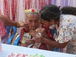 Mujer en Guerrero celebra sus 100 años de vida
