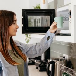 ESTOS son los 3 mejores tips para limpiar el horno de microondas fácil y rápido