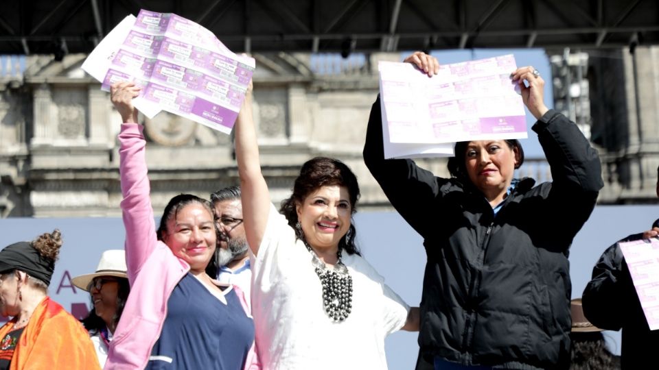 Clara Brugada entrega primeros apoyos del programa MERCOMUNA |