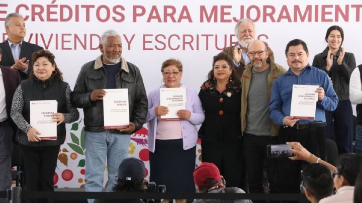 Clara Brugada encabeza entrega de apoyos para mejoramiento de viviendas y escrituras