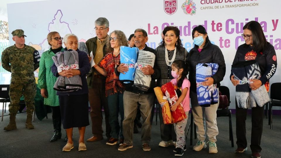 Clara Brugada arranca programa “La Ciudad te Cuida y en Invierno te Cobija” en Iztapalapa |