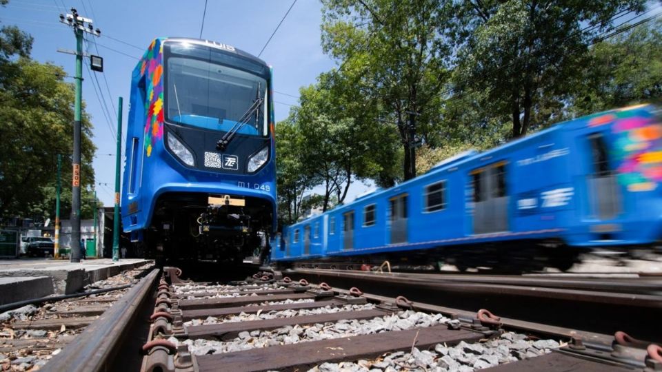 Tren Ligero: Autoridades presentan nuevas unidades que irán de Xochimilco a Tasqueña.