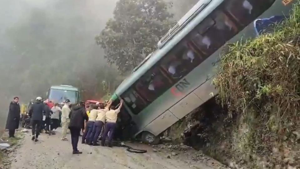 SRE confirma 4 mexicanos heridos en accidente de autobús en Machu Picchu |