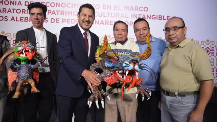 Martí Batres entrega reconocimiento a la familia Linares, creadora de los alebrijes