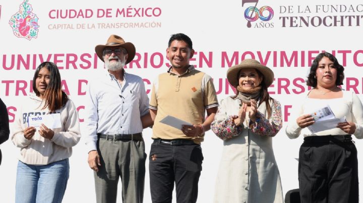 Clara Brugada entrega becas a Universitarias y Universitarios para Transporte y Más