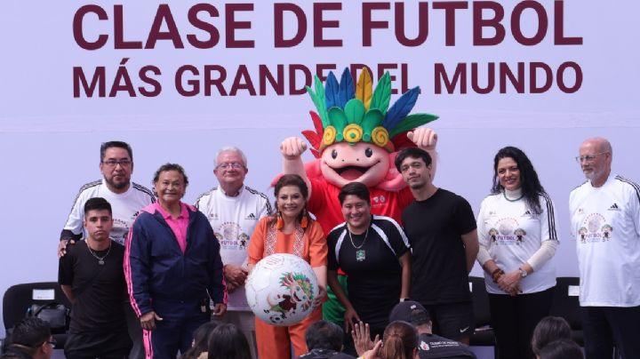 Clara Brugada inaugura ensayos para romper récord de la Clase de Futbol Más Grande del Mundo