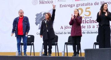 Clara Brugada acompaña a Claudia Sheinbaum en entrega de libros gratuita para jóvenes