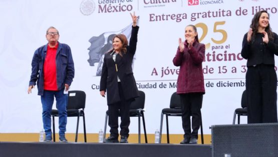 Clara Brugada acompaña a Claudia Sheinbaum en entrega de libros gratuita para jóvenes