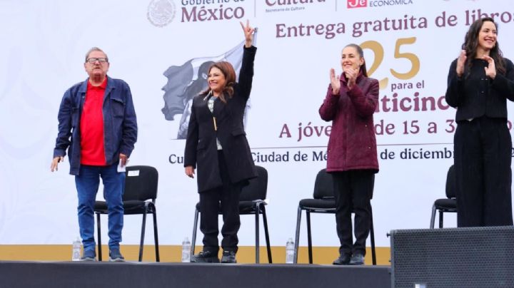 Clara Brugada acompaña a Claudia Sheinbaum en entrega de libros gratuita para jóvenes