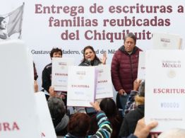 Autoridades CDMX entregan escrituras a familias en situación de riesgo en el Cerro del Chiquihuite