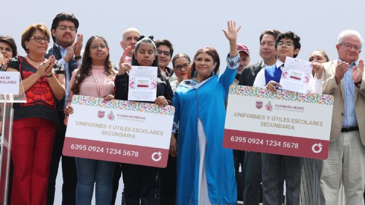 Clara Brugada encabeza entrega de Tarjetas para Útiles y Uniformes Escolares