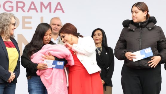 Clara Brugada entrega 19 mil apoyos del programa Desde la Cuna en el Zócalo CDMX