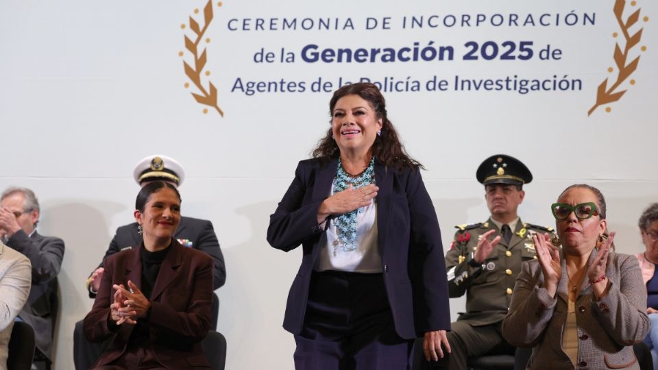 Clara Brugada y Bertha Alcalde encabezan Ceremonia de Graduación de nuevos agentes de investigación  |