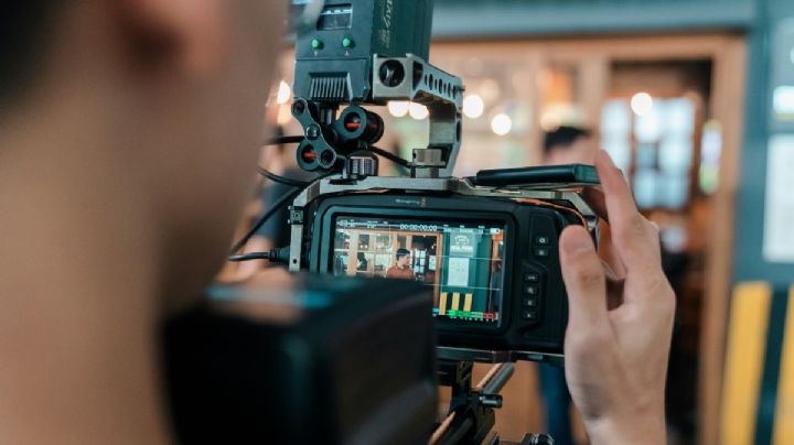 Netflix y Gobierno CDMX firman colaboración; anuncian taller de guionismo GRATIS