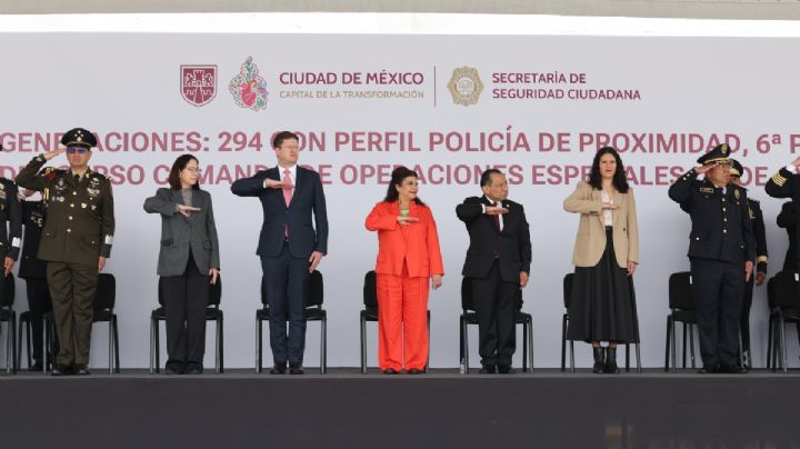 Clara Brugada encabeza Ceremonia de Graduación de 450 policías