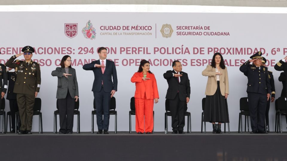 Clara Brugada encabeza Ceremonia de Graduación de 450 policías |