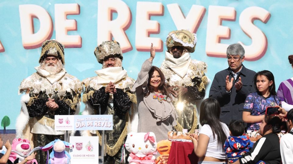 Clara Brugada celebra Día de Reyes con Mega Rosca en el Ángel de la Independencia |