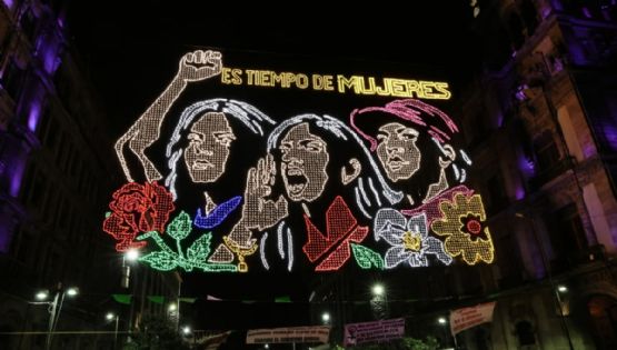 Mosaicos luminosos en el Zócalo CDMX: Brugada encabeza encendido del alumbrado monumental